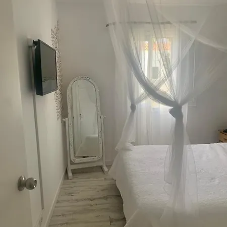 Casa Con Jardin Privado Y Cerca Del Mar Cala'N Blanes (Menorca)